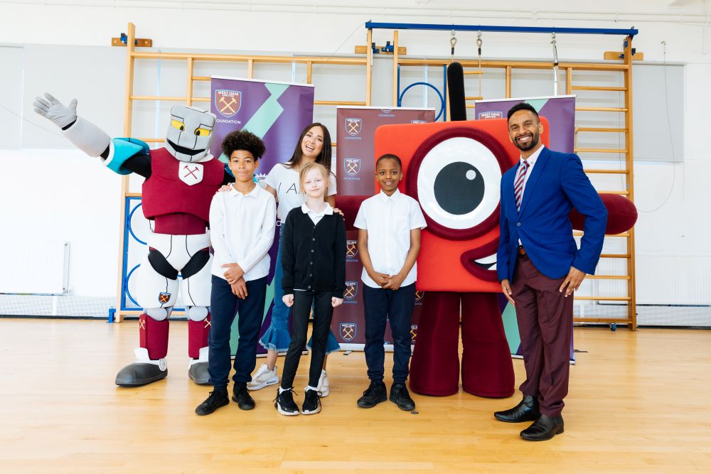 National Numeracy Day Live_National Numeracy Ambassador Katya Jones with West Ham mascot Hammerhead and Numberblock One at Rosetta Primary School, London. Credit National Numeracy_web